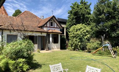 Excepcional Chalet de Estilo sobre lote doble - Venta Directa!!