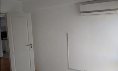 Luminoso 2 ambientes con cochera y baulera