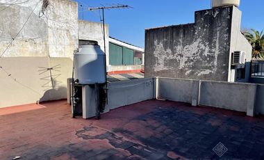 VENTA DIRECTA - Casa con entrada de auto y terraza - Excelente Ubicación