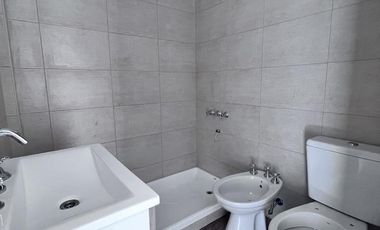 Venta de Departamento 4 ambientes con espacio guardacoches en Sarandi (32008)