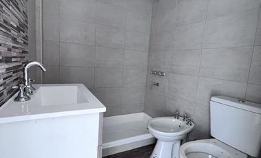 Venta de Departamento 4 ambientes con espacio guardacoches en Sarandi (32008)