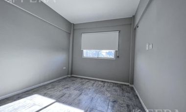 Venta de Departamento 4 ambientes con espacio guardacoches en Sarandi (32008)