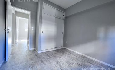 Venta de Departamento 4 ambientes con espacio guardacoches en Sarandi (32008)