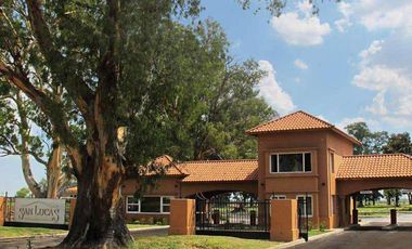 LOTE A LA LAGUNA 800m2  EN BARRIO PRIVADO SAN LUCAS - CANNING