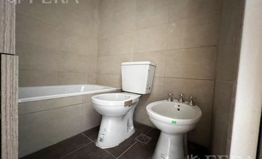 Venta de Departamento 2 ambientes con espacio guardacoche en Sarandi (32028)