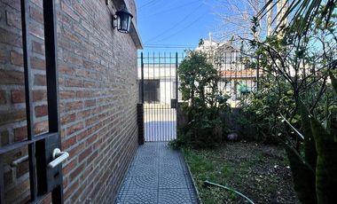 Impecable chalet de 3 dorm   3 baños   garage   quincho    jardín - APTO CREDITO!!