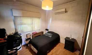 Impecable chalet de 3 dorm   3 baños   garage   quincho    jardín - APTO CREDITO!!