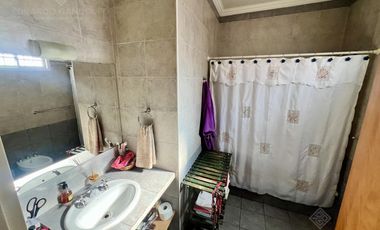 Impecable chalet de 3 dorm   3 baños   garage   quincho    jardín - APTO CREDITO!!