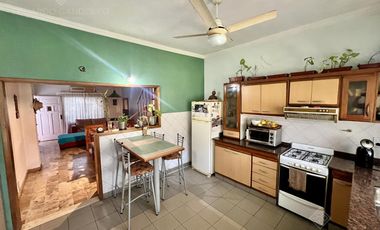 Impecable chalet de 3 dorm   3 baños   garage   quincho    jardín - APTO CREDITO!!