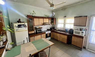 Impecable chalet de 3 dorm   3 baños   garage   quincho    jardín - APTO CREDITO!!