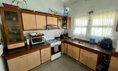 Impecable chalet de 3 dorm   3 baños   garage   quincho    jardín - APTO CREDITO!!