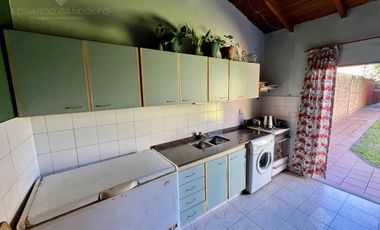 Impecable chalet de 3 dorm   3 baños   garage   quincho    jardín - APTO CREDITO!!