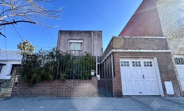 Impecable chalet de 3 dorm   3 baños   garage   quincho    jardín - APTO CREDITO!!