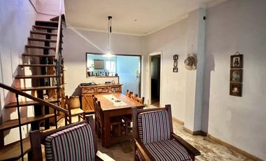 Impecable chalet de 3 dorm   3 baños   garage   quincho    jardín - APTO CREDITO!!