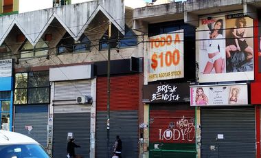 Muy buen local en 3 plantas Avellaneda y Condarco