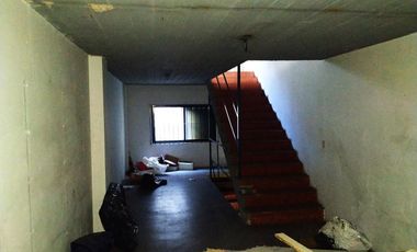 Muy buen local en 3 plantas Avellaneda y Condarco