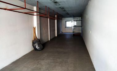 Muy buen local en 3 plantas Avellaneda y Condarco