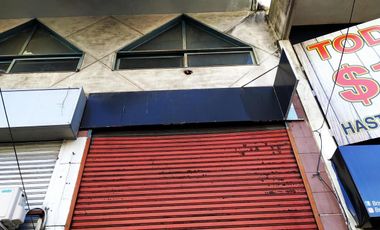 Muy buen local en 3 plantas Avellaneda y Condarco