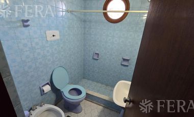 Venta de casa 4 ambientes con cochera y patio en Wilde