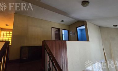 Venta de casa 4 ambientes con cochera y patio en Wilde