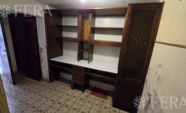 Venta de casa 4 ambientes con cochera y patio en Wilde