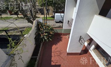 Venta de casa 4 ambientes con cochera y patio en Wilde
