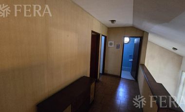 Venta de casa 4 ambientes con cochera y patio en Wilde
