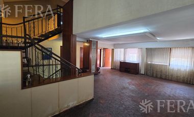 Venta de casa 4 ambientes con cochera y patio en Wilde