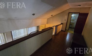 Venta de casa 4 ambientes con cochera y patio en Wilde
