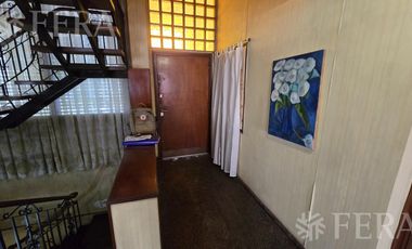 Venta de casa 4 ambientes con cochera y patio en Wilde