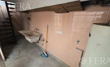 Venta de casa 4 ambientes con cochera y patio en Wilde