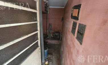 Venta de casa 4 ambientes con cochera y patio en Wilde