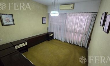 Venta de casa 4 ambientes con cochera y patio en Wilde