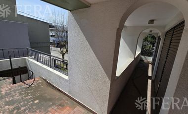 Venta de casa 4 ambientes con cochera y patio en Wilde