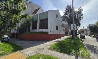 Venta de casa 4 ambientes con cochera y patio en Wilde