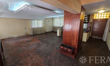 Venta de casa 4 ambientes con cochera y patio en Wilde