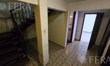 Venta de casa 4 ambientes con cochera y patio en Wilde