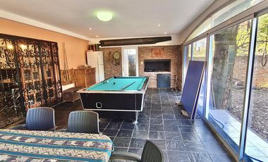 VENTA CASA 4 DORMITORIOS CON QUINCHO Y JARDÍN - FISHERTON