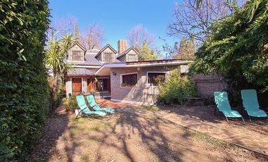 VENTA CASA 4 DORMITORIOS CON QUINCHO Y JARDÍN - FISHERTON