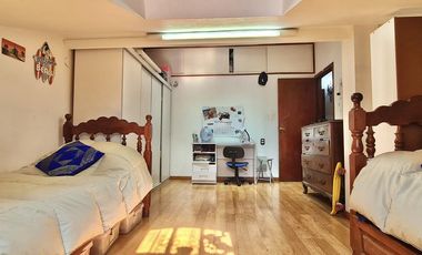 VENTA CASA 4 DORMITORIOS CON QUINCHO Y JARDÍN - FISHERTON