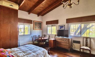 VENTA CASA 4 DORMITORIOS CON QUINCHO Y JARDÍN - FISHERTON