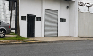 Bodega sobre Avenida Rangel Frias, OPORTUNIDAD