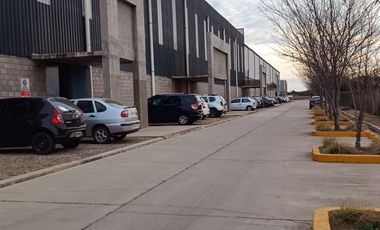 Galpón en  alquiler - Av la Voz del interior y Circunvalación