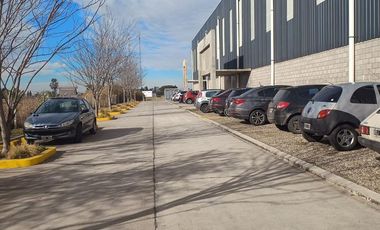 Galpón en  alquiler - Av la Voz del interior y Circunvalación