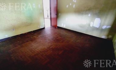 Venta casa 3 ambientes con cochera en Sarandi