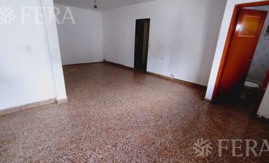 Venta casa 3 ambientes con cochera en Sarandi