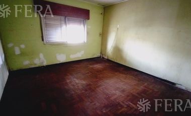 Venta casa 3 ambientes con cochera en Sarandi