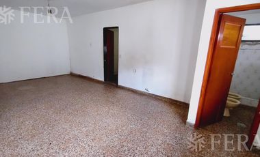 Venta casa 3 ambientes con cochera en Sarandi