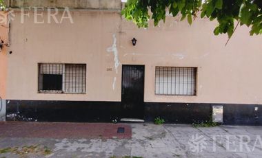 Venta casa 3 ambientes con cochera en Sarandi