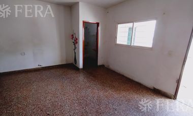 Venta casa 3 ambientes con cochera en Sarandi